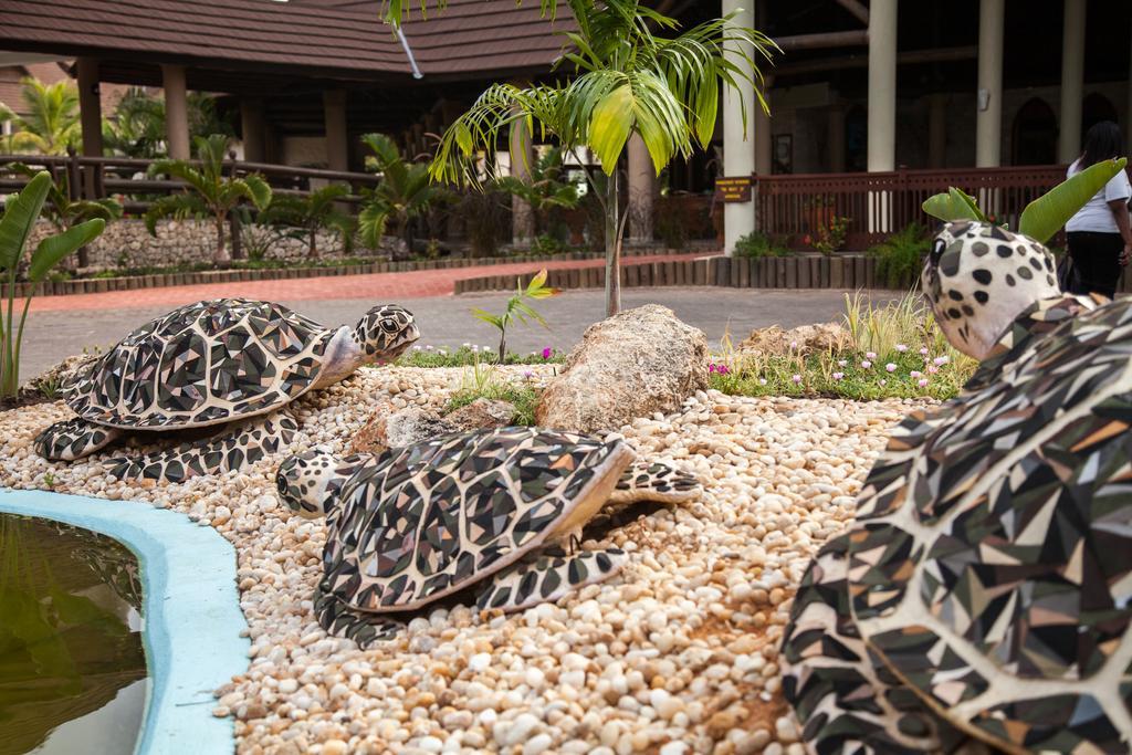 Amani Tiwi Beach Resort Exterior photo